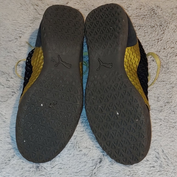 Puma black & gold netted tennis shoes - Picture 4 of 6